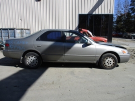 1998 TOYOTA CAMRY LE 2.2L AT BEIGE 4DR Z15965